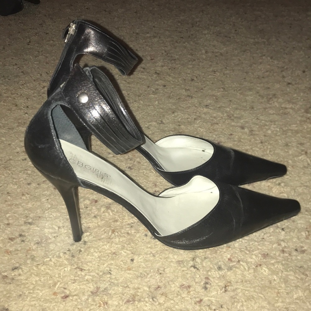 Zip up, wrap around sexy black heels in EUC!